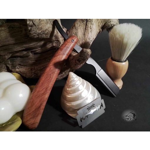 Fanyelezett rozsdamentes férfi késborotva